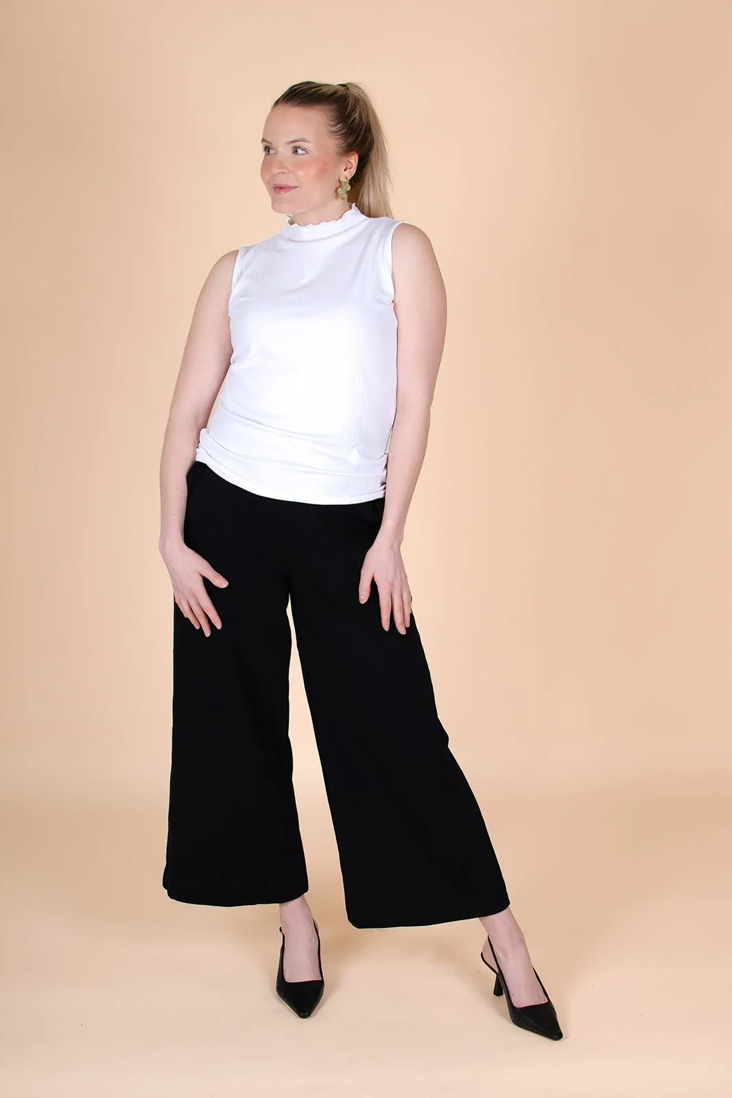 Empowering Outfit, Black Anemone
