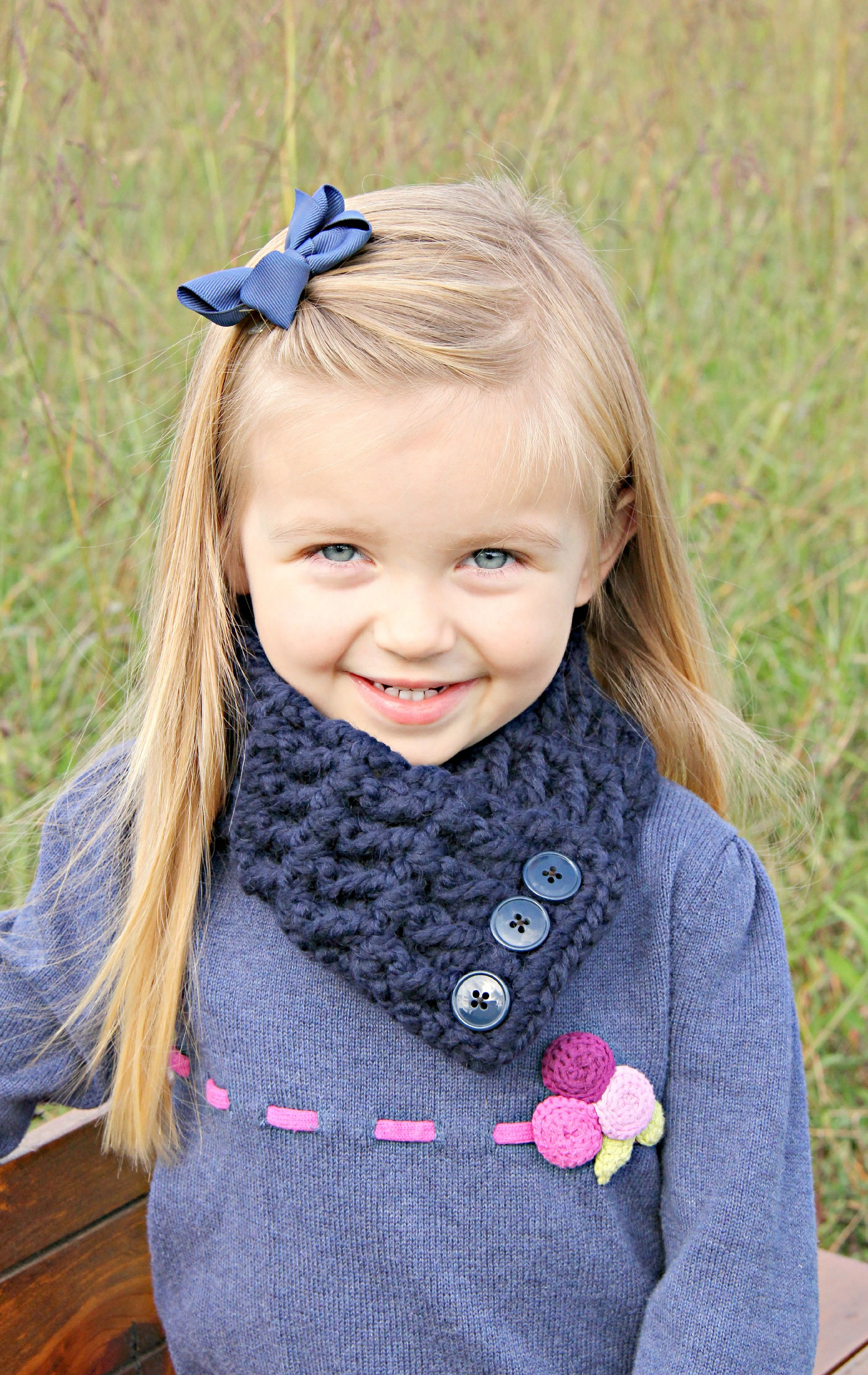 Navy blue button scarf