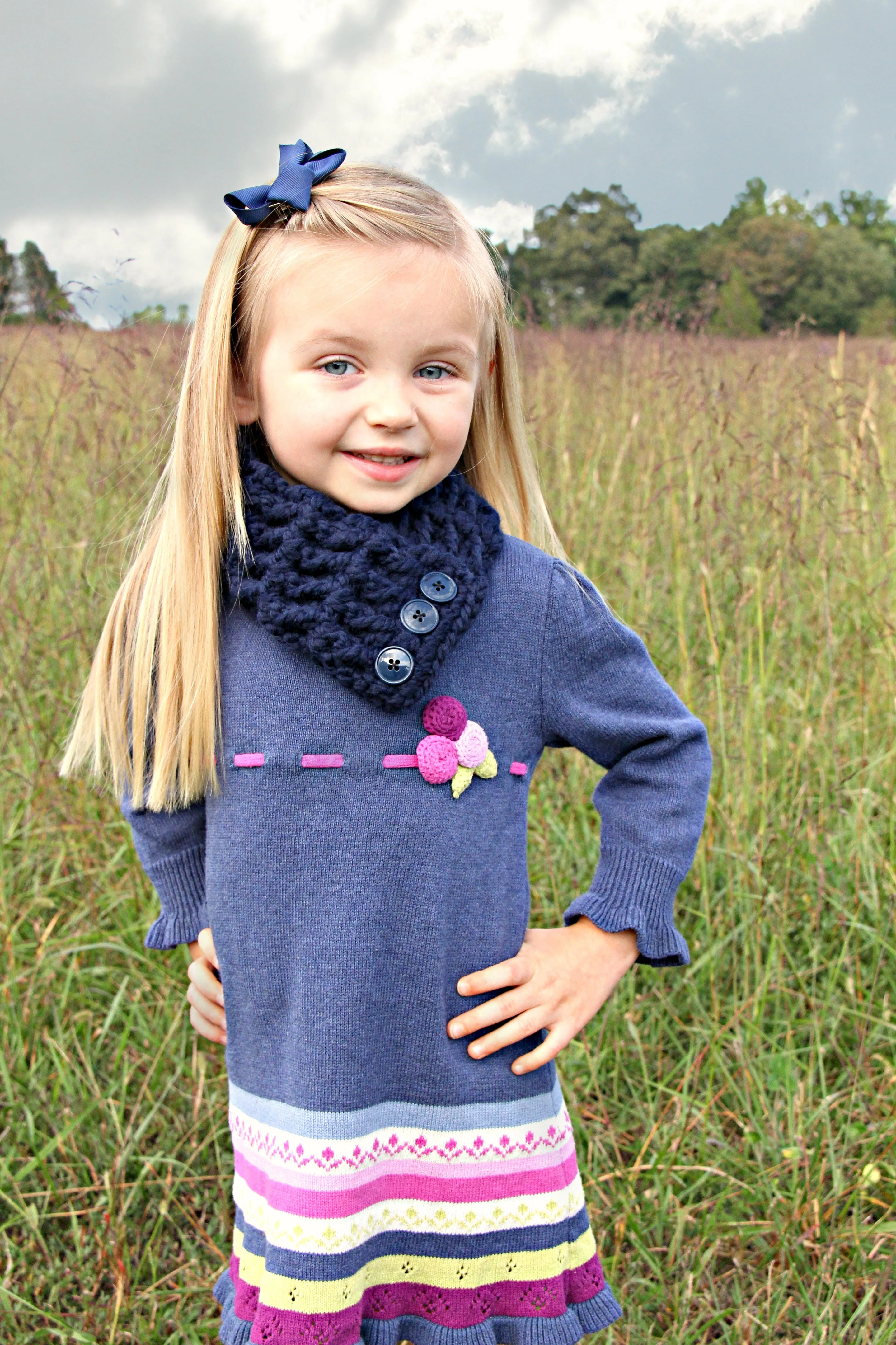 Navy blue button scarf
